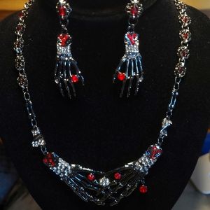 Handmade chainmaile jewelry Hands around ur throat